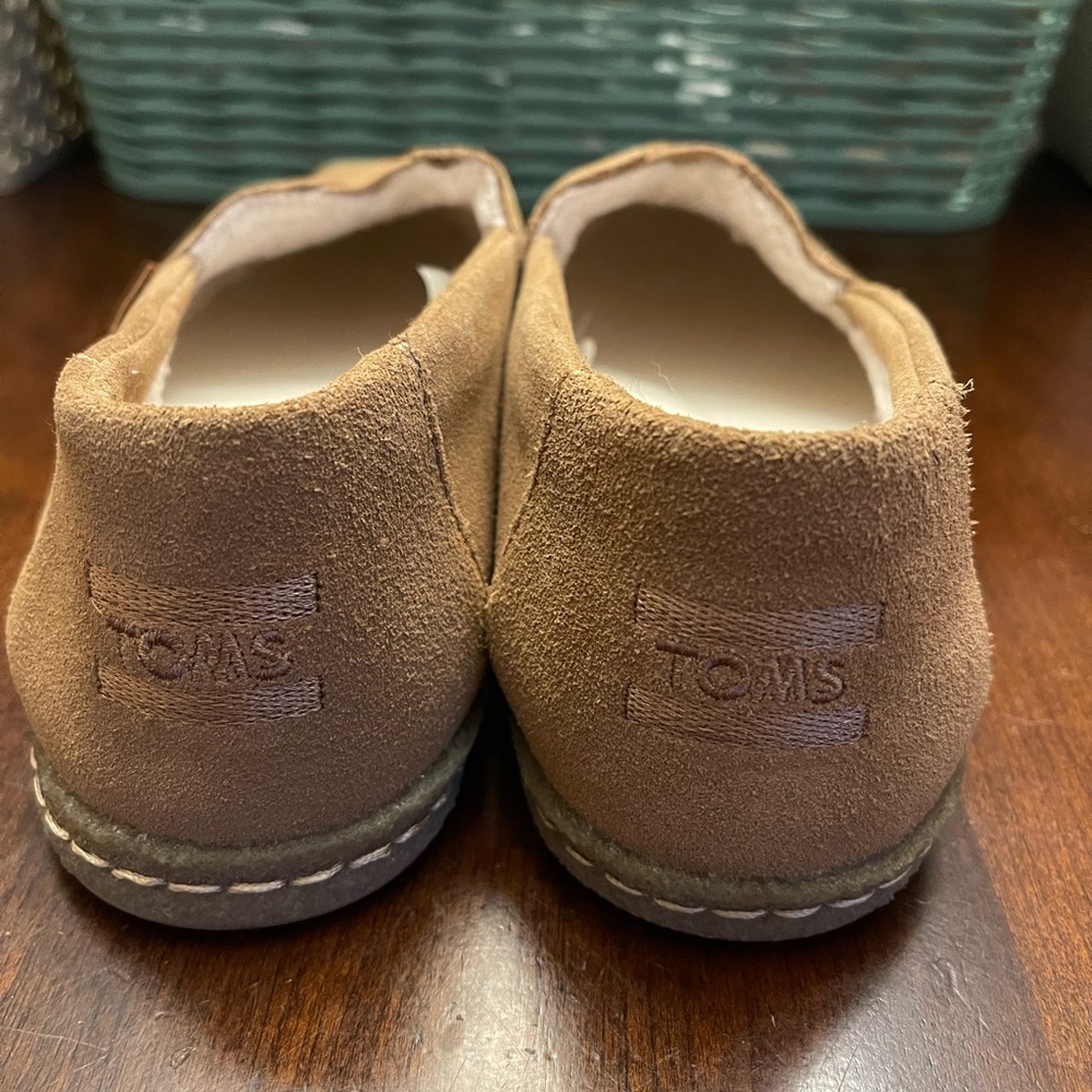 NWOT TOMS Women's Alpargata loafer with faux fur lining. - Picture 7 of 9